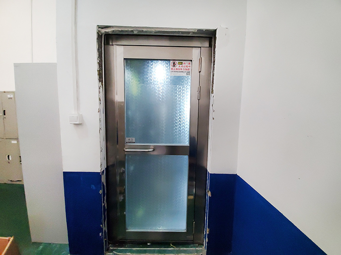 山東濰坊某生物公司風(fēng)淋室現(xiàn)場安裝實(shí)地拍攝